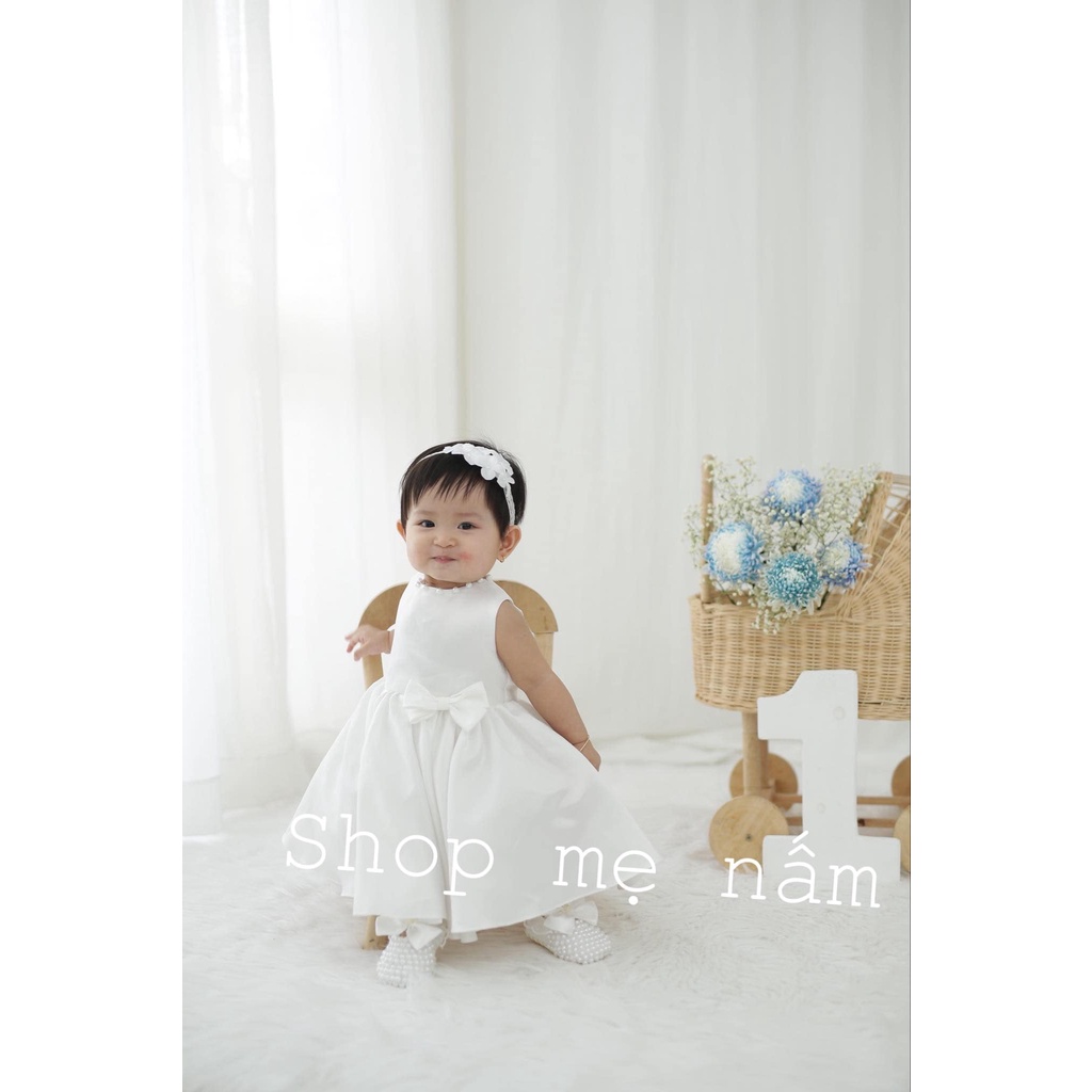 Váy trắng nơ 4 cánh