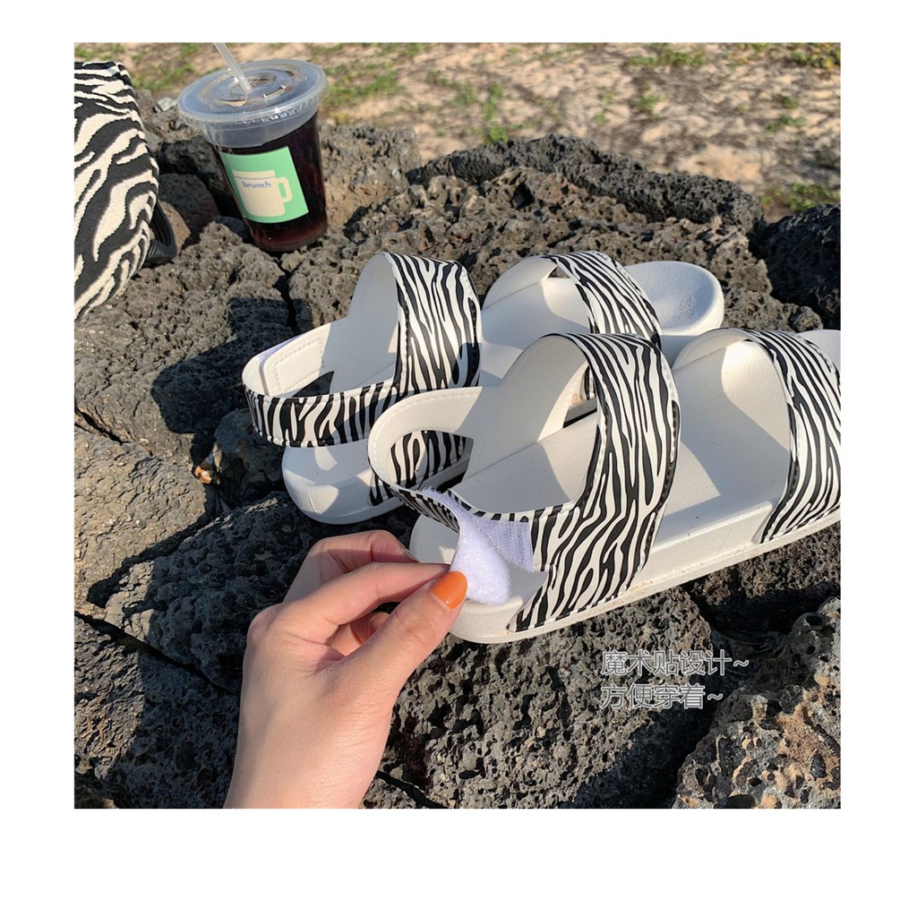 Giày sandals nữ quai ngang - US352