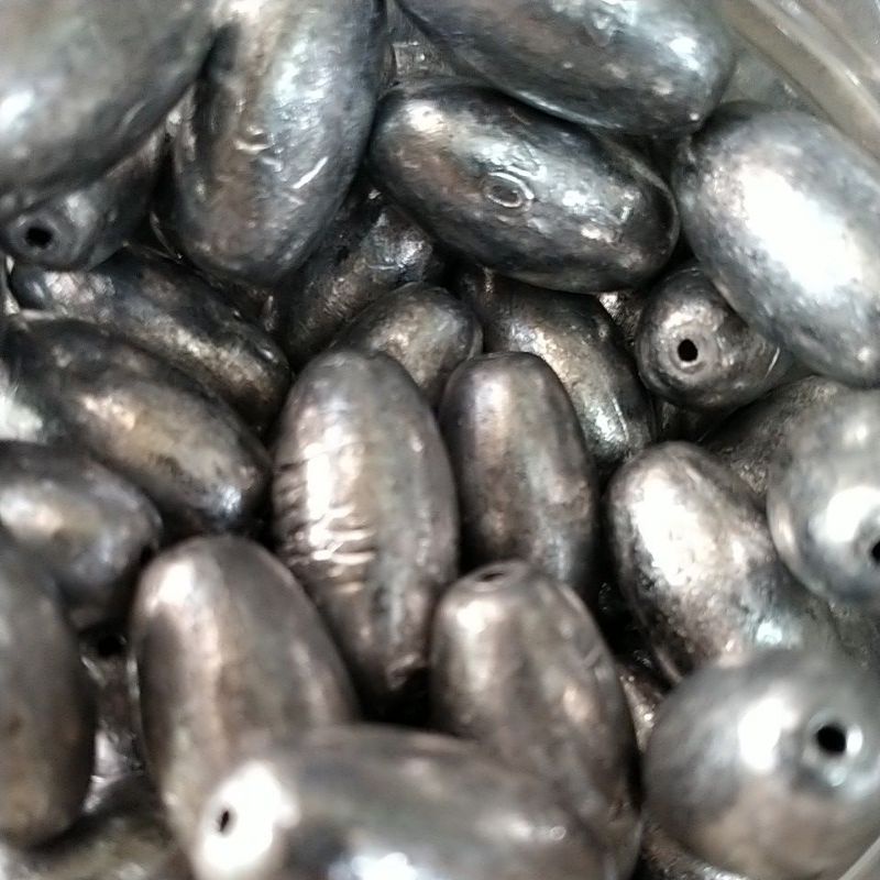 Chì bầu dục xuyên tâm