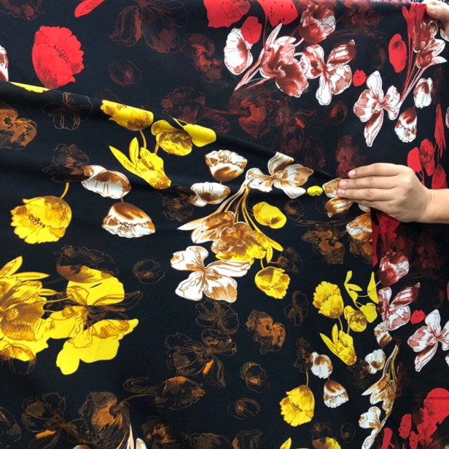 Vải lụa hàn châu ( may áo dài , váy )còn bông đỏ