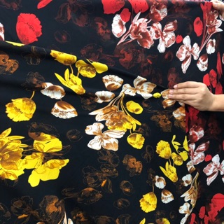 Vải lụa hàn châu ( may áo dài , váy )còn bông đỏ