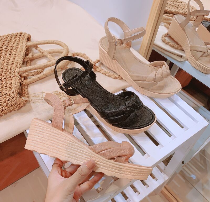 Sandal đế xuồng quai ngang