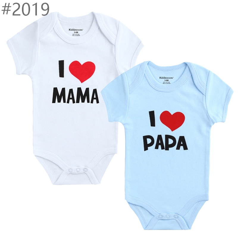 Bộ 2 áo liền thân in chữ I LOVE MAMA PAPA theo phong cách mùa hè dành cho bé