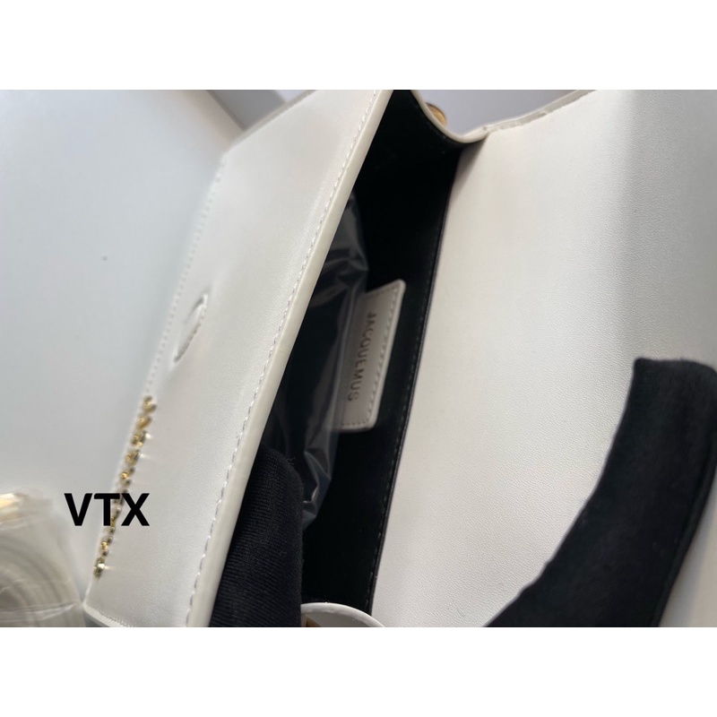 Túi JACQUEMUS  ❌ Hàng chuẩn siêu hottttt 🎁 full box - túi vải- quai đeo chéo Size 20 Cm Về 2 mầu đen trắng