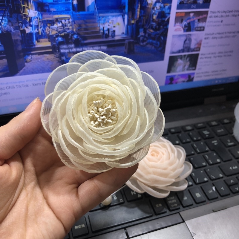 Hoa voan cài áo đốt tự nhiên- Mẫu tri ân khách hàng siêu đẹp- Hoa 7cm