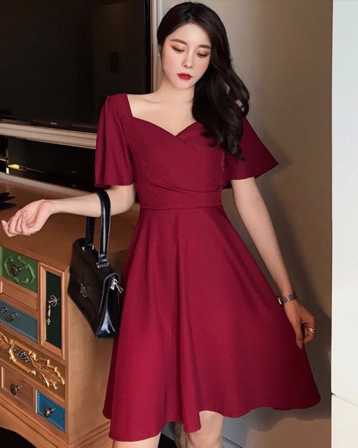 Đầm đỏ nhúng eo