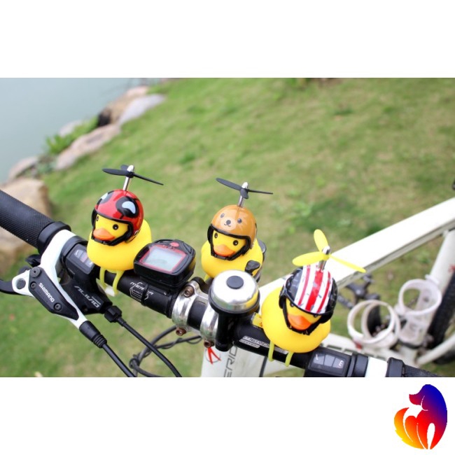 Blackhole Mô hình vịt đội nón bảo hiểm có móc khóa độc đáo