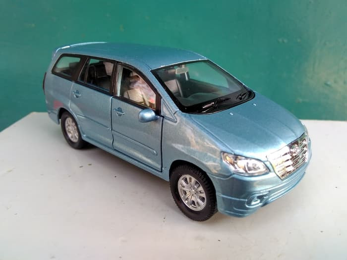 Mô Hình Xe Đồ Chơi Toyota Kijang Innova Replica