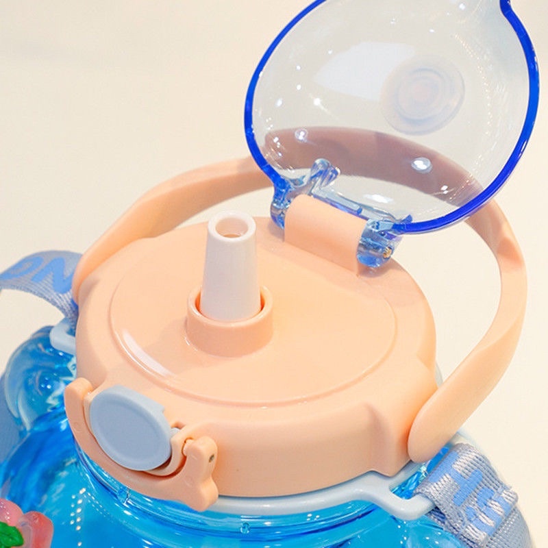 Bình đựng nước 1400ml thiết kế hình con heo và gấu kèm ống hút và dây đeo tiện lợi