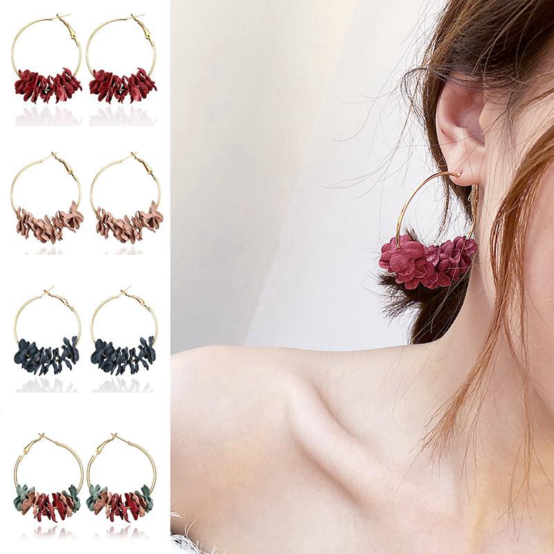 Bông tai đính hoa giả phong cách thời trang cho nữ