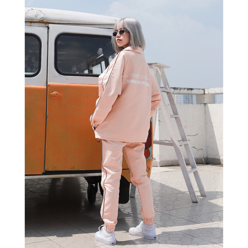 Quần Dù Memories Có Viền Phản Quang Lưng Thun Chất Liệu Polyester Form Unisex Màu Hồng
