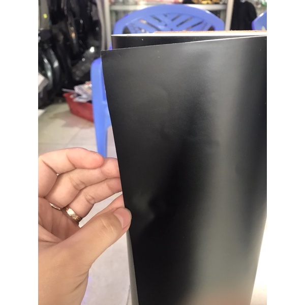 Giấy dán xe máy ,giấy decal đen mờ đen bóng , nhám sẵn keo dán xe máy ,ô tô dài 60cm rộng 20m