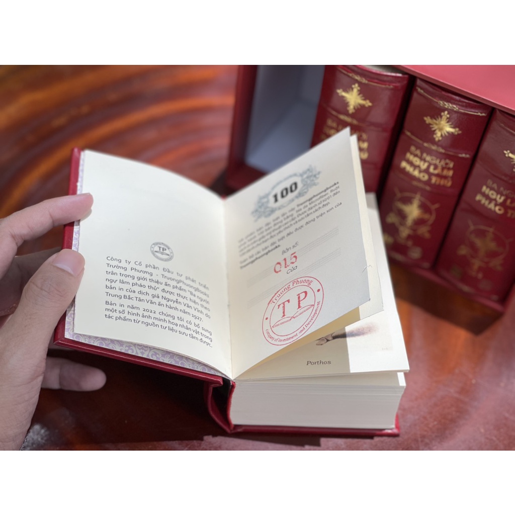 Sách - Ba Người Ngự Lâm Pháo Thủ - Alexandre Dumas - Nguyễn Văn Vĩnh - TruongPhuongBooks - bìa da Microfiber cao cấp