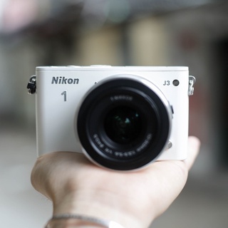Hình ảnh Bộ máy ảnh Nikon 1 J3 kèm ống kính NIKKOR 10-30mm f/3.5–5.6 VR mirrorless nhỏ gọn
