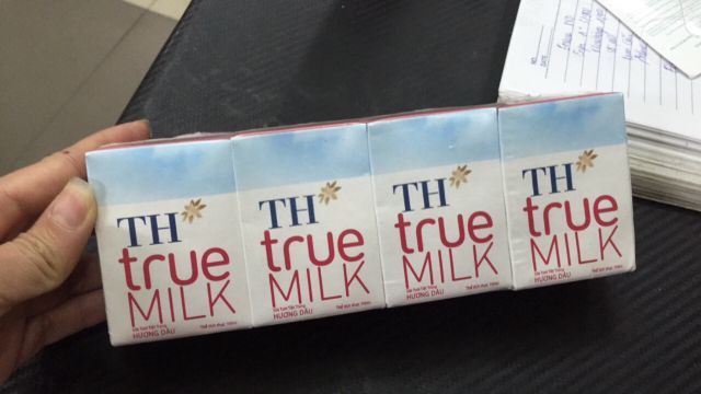 Sữa tươi TH 110ml ( Đường, ít đường) date 9.2020 | BigBuy360 - bigbuy360.vn