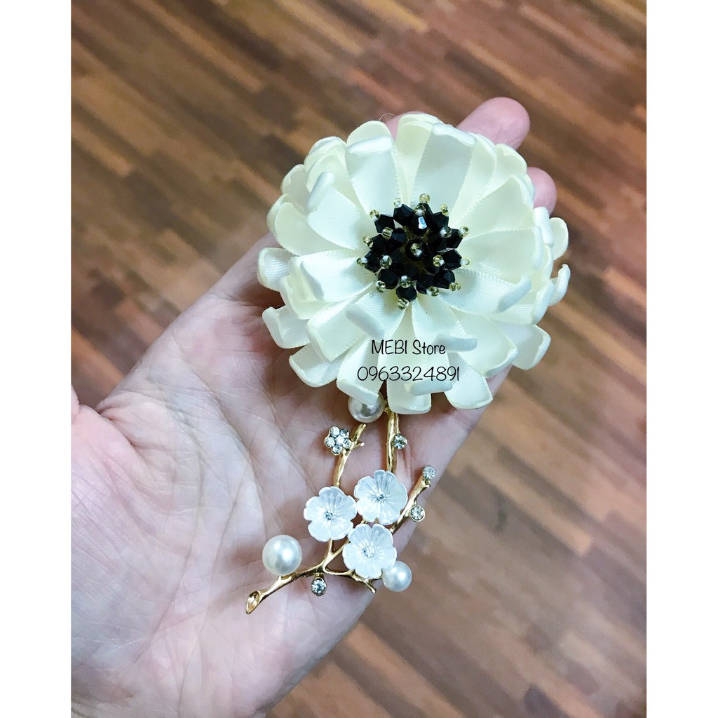 (ảnh thật) Hoa cài áo handmade mẫu cúc trắng mix nụ pha lê đen, cành mai (hoa sz 6cm)