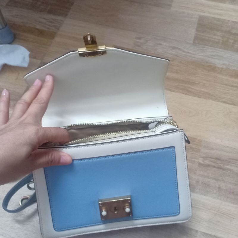 Pass túi như hình