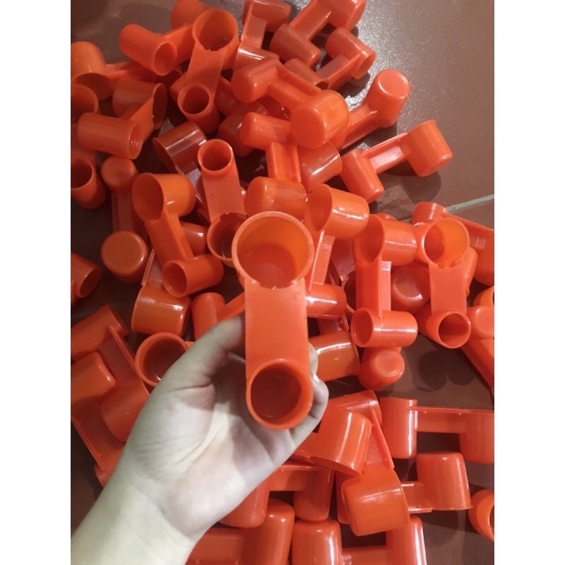 Máng uống nước tự động lắp nút chai cho chim bồ câu gà hàng 1
