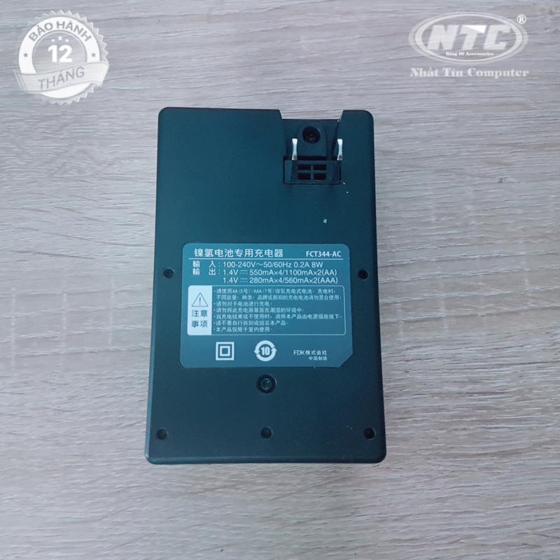 Bộ box sạc kèm 4 pin AA Fujitsu 2450mAh hỗ trợ sạc nhanh Quick charge