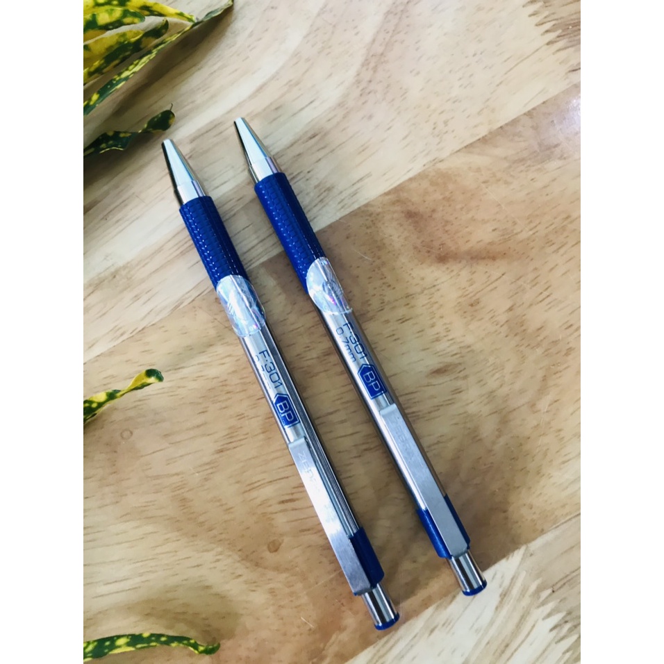 Bút bi Zebra F301