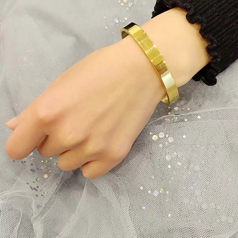Vòng tay thép titan mạ vàng hồng 18K / vàng / bạc sáng bóng rộng 4-8mm thiết kế hình chữ C đơn giản không gây dị ứng
