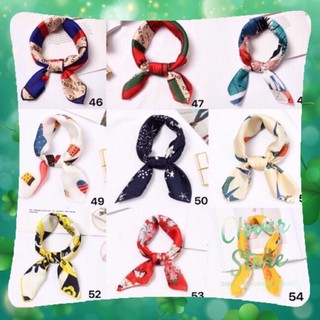 Khăn vuông lụa thắt nơ kiểu tiếp viên hàng không