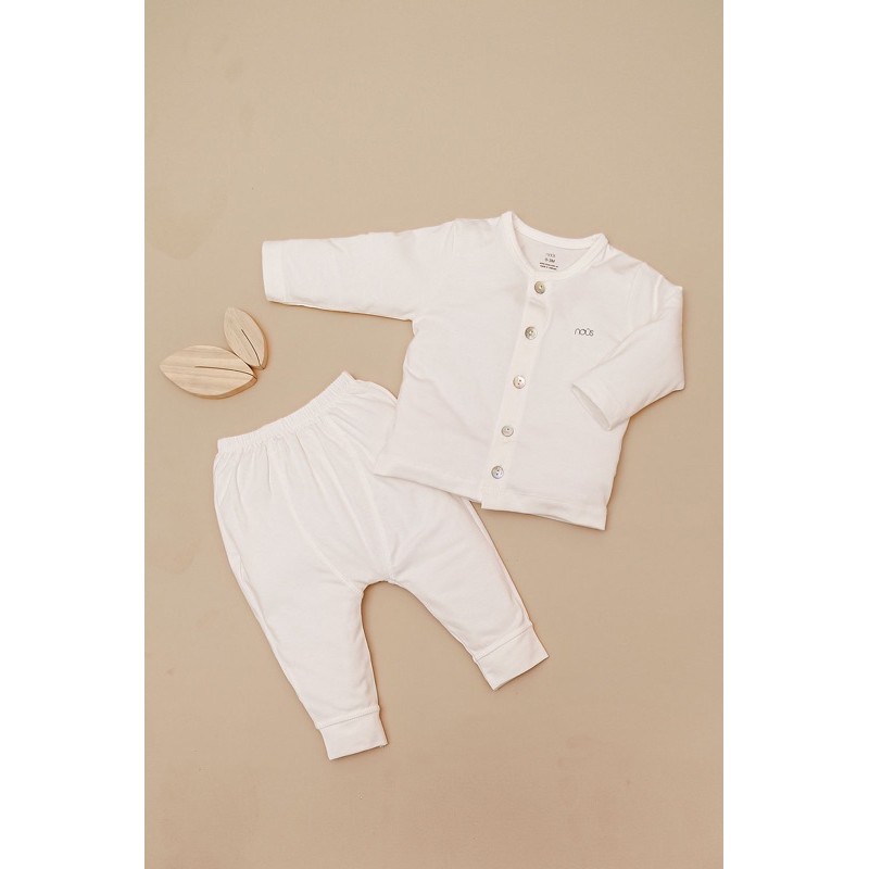 Bộ Nous cài thẳng petit trắng