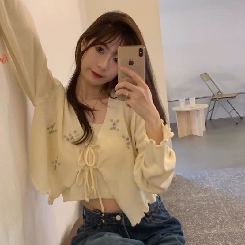 Set áo cardigan và áo 2 dây màu vàng nhạt