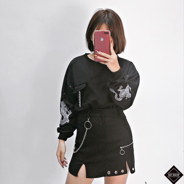 Chân váy khoá ring dây xích. | BigBuy360 - bigbuy360.vn