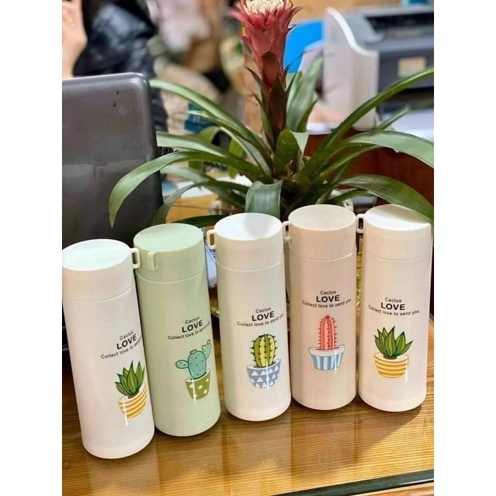Bình nước in hình xương rồng 400ml lõi thủy tinh bọc vỏ nhựa lúa mạch có dây xách (GIAO MẪU NGẪU NHIÊN) từ DTM Store