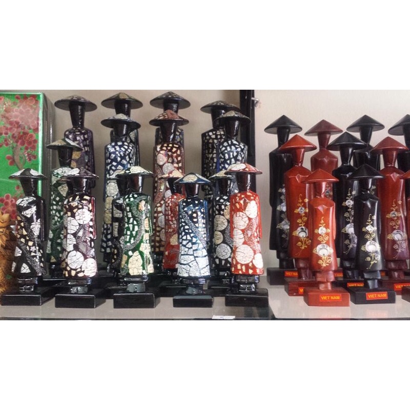 Tượng cô gái Việt nam