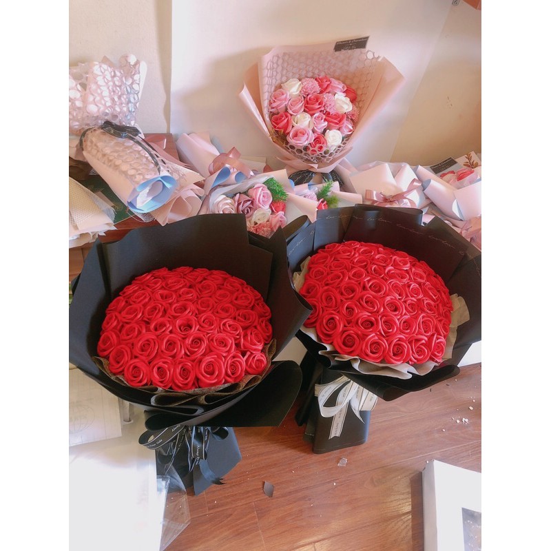 quà tặng sinh nhật- quà tặng - bó 50 bông sáp đỏ phối giấy đen hàn quốc