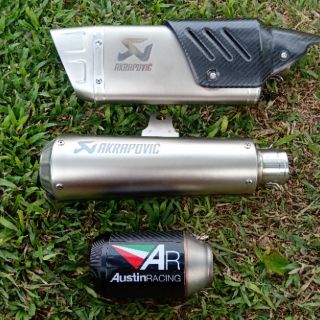 Akrapovic R1 titan tem khắc laser