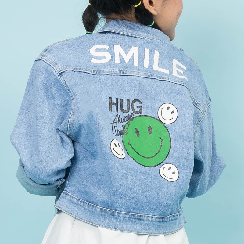 Áo khoác jeans bé gái in hình mặt cười phía sau