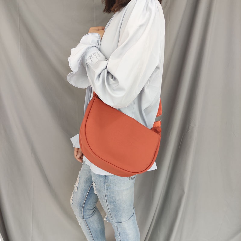 Túi Xách Đeo Vai Bằng Vải Bạt Nylon Chống Nước Màu Trơn Cho Nữ