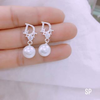 Bông tai Dior bạc