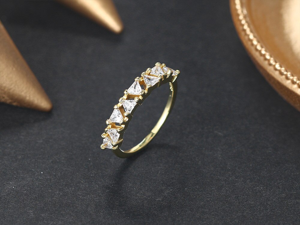 Nhẫn Đối với phụ nữ đơn giản Triangle Zircon Ánh sáng vàng Màu Midi ngón đeo nhẫn Phụ kiện thời trang đồ trang sức Bán buôn R196