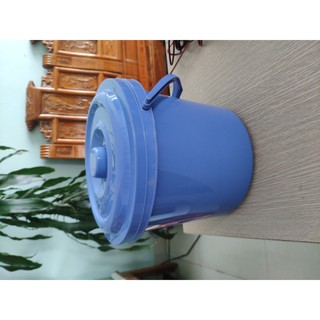 Xô có nắp màu xanh