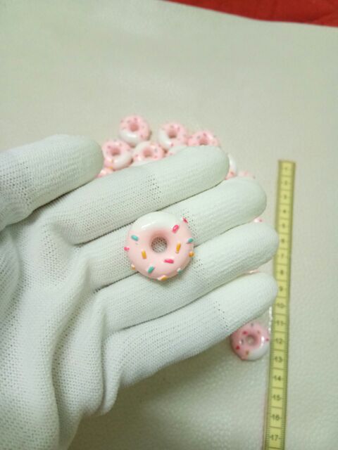 Mô hình Bánh donut cốm hồng charm slime