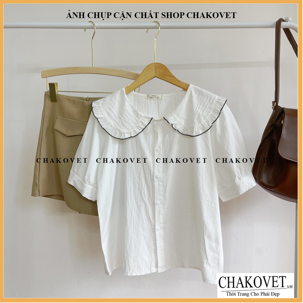 Áo kiểu nữ cổ bèo viền đen CKA836, kiểu sơ mi cổ tròn cộc tay cài cúc màu trắng be freesize mẫu mới mặc đẹp dáng xinh | BigBuy360 - bigbuy360.vn