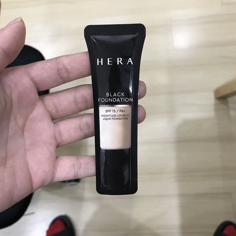 Kem nền Hera Black Foundation 1ml/gói - Kem lót Hera black | BigBuy360 - bigbuy360.vn