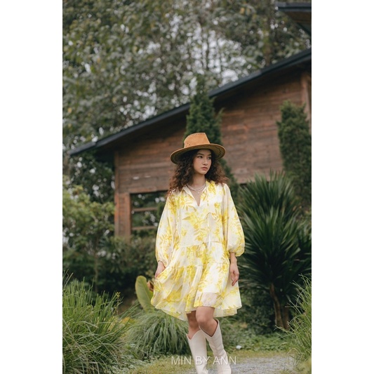 Đầm suông hoạt tiết hoa màu vàng chất tơ Selina dress
