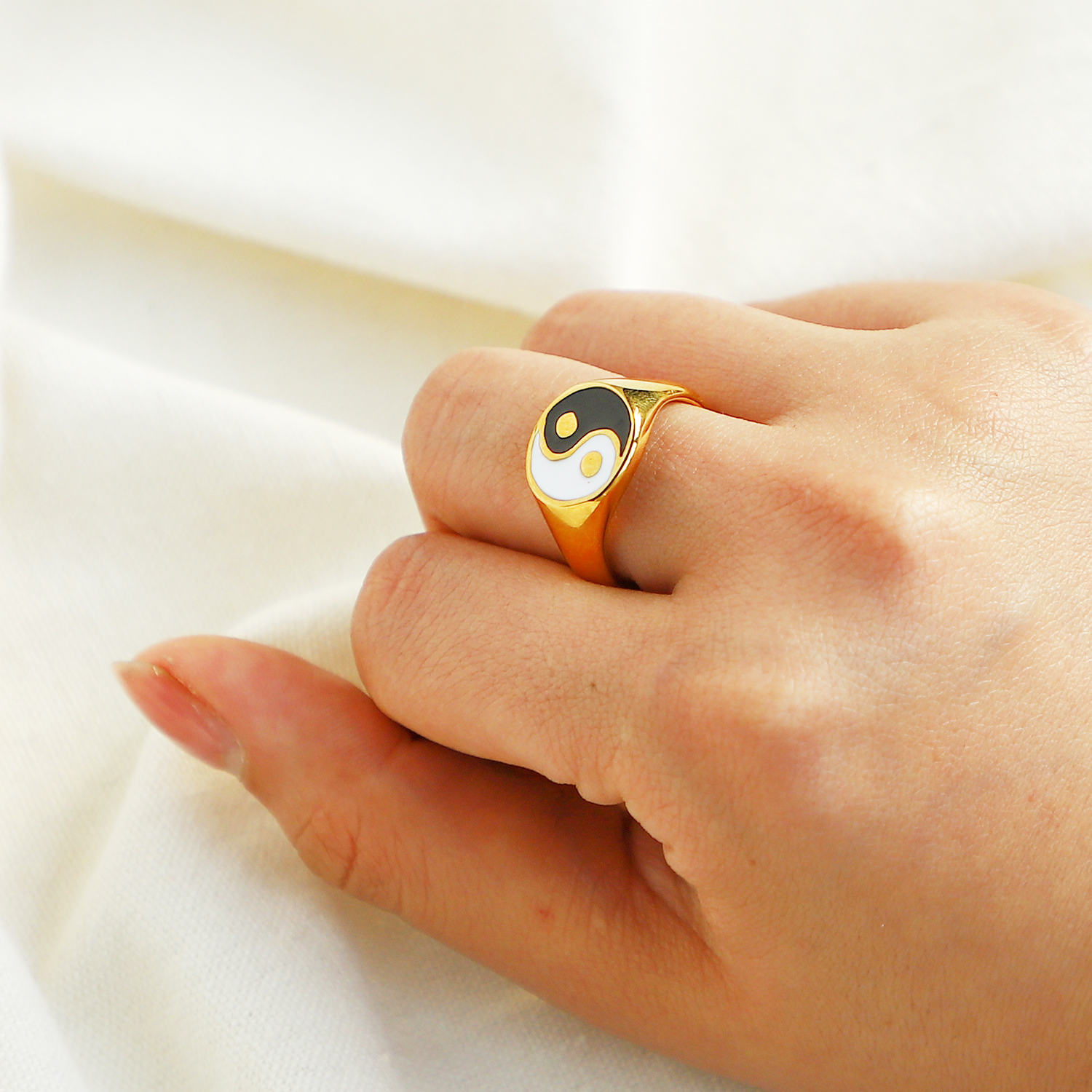INS Glazed Tai Chi Yin and Yang Rings/Cute Enamel Heart Ring/Fashion Golden Metal Men and Women Couple Jewelry