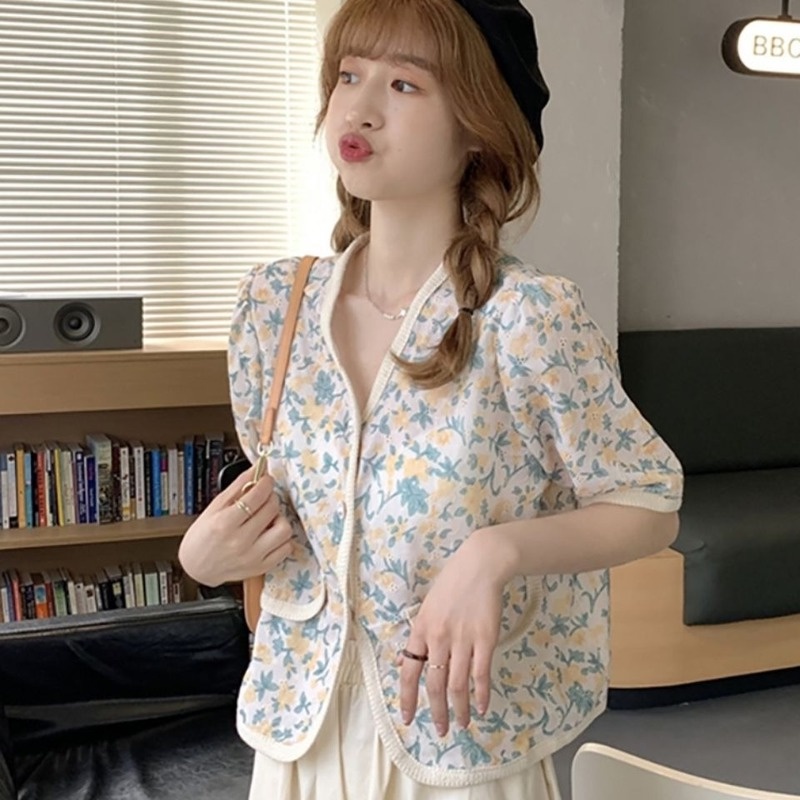 Set Áo Sơ Mi Ngắn Tay Thêu Họa Tiết Và Chân Váy Lưng Cao Phong Cách Hàn Quốc