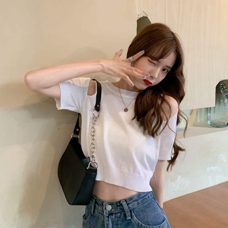 Áo croptop hở vai tay lỡ hai màu đen trắng form rộng cá tính -ACN16