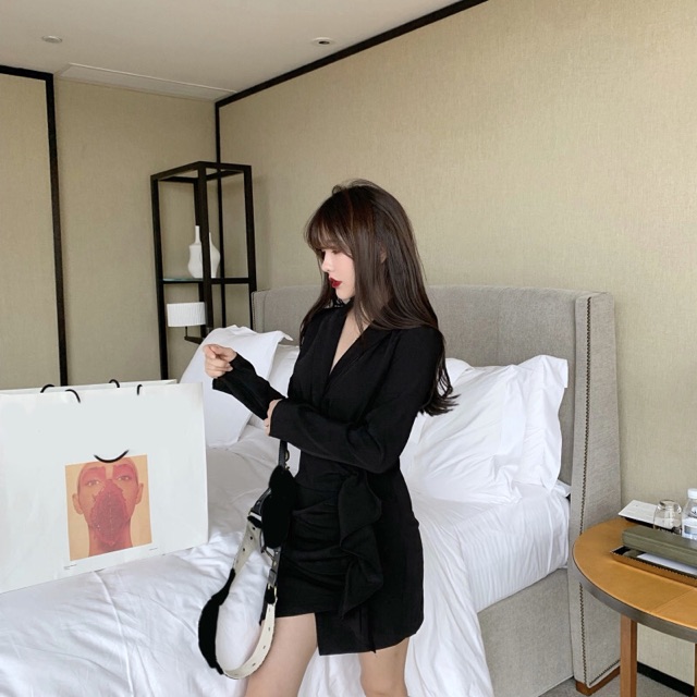 Đầm dáng vest nhún bèo đen