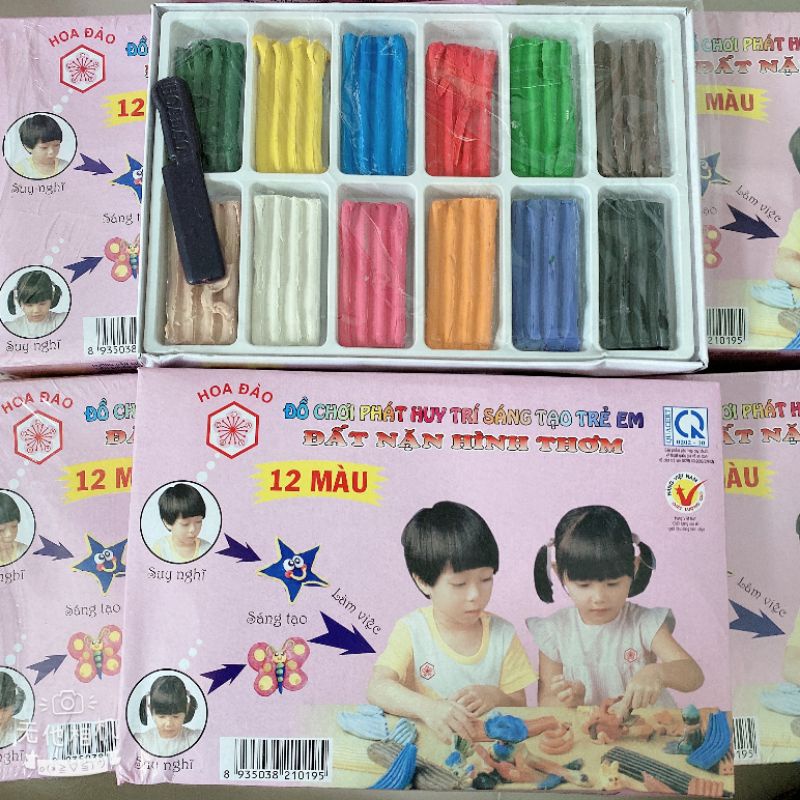 5 hộp đất nặn 12 màu