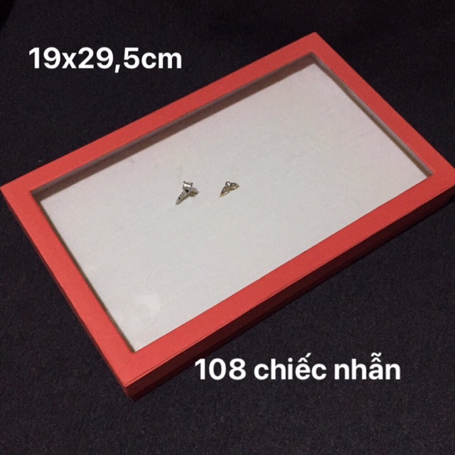 Hộp trưng bày nhẫn, trưng được 108 chiếc nhẫn, 19x29,5cm.