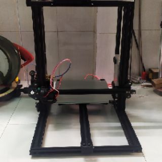Part Z phải phía sau máy in 3D