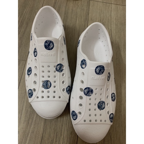 Giày Nativ.e hoạ tiết siêu xinh